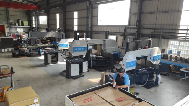 SBS 型鋼雙角度帶鋸機