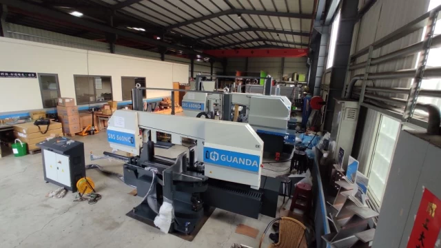 SBS 型鋼雙角度帶鋸機